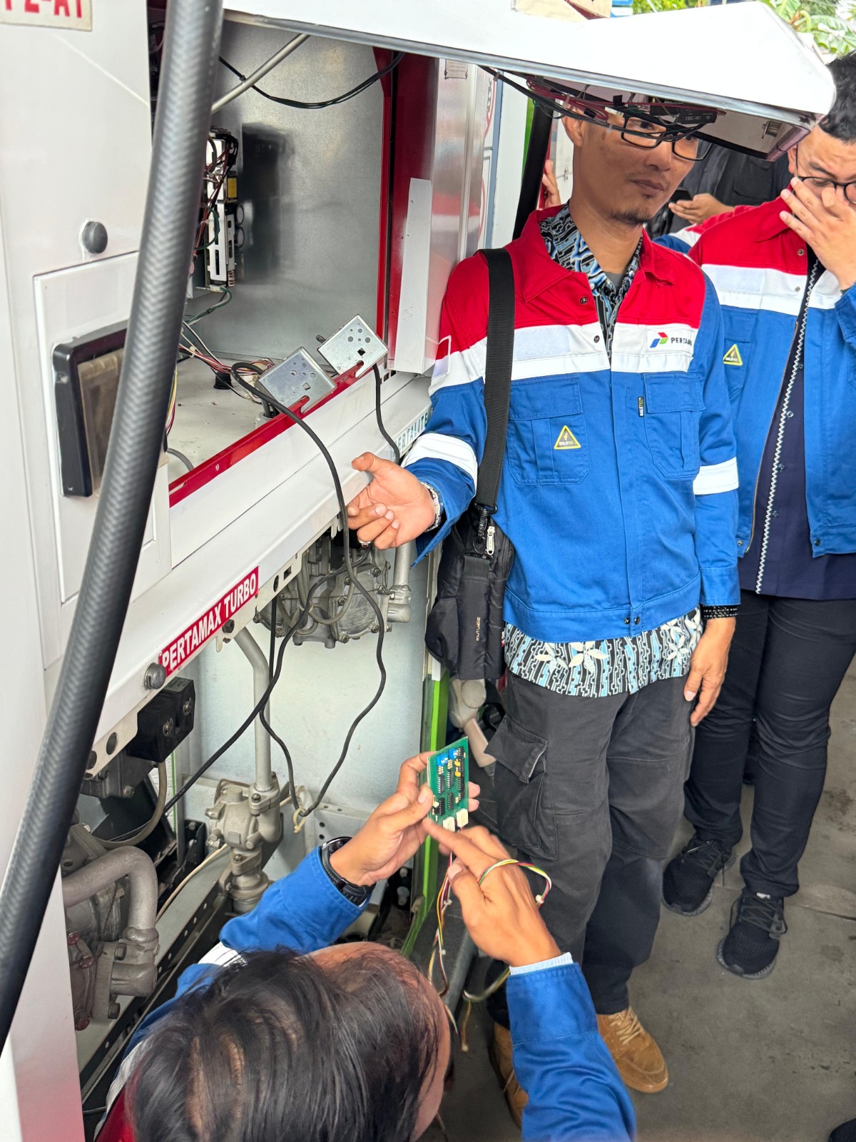 Jaga Pelayanan Konsumen SPBU, Pertamina Patra Niaga Sulawesi Bersama Direktorat Metrologi Perdagangan RI, Gelar Program Sharing Knowledge Kesisteman Mesin Dispenser dan Alat Ukur