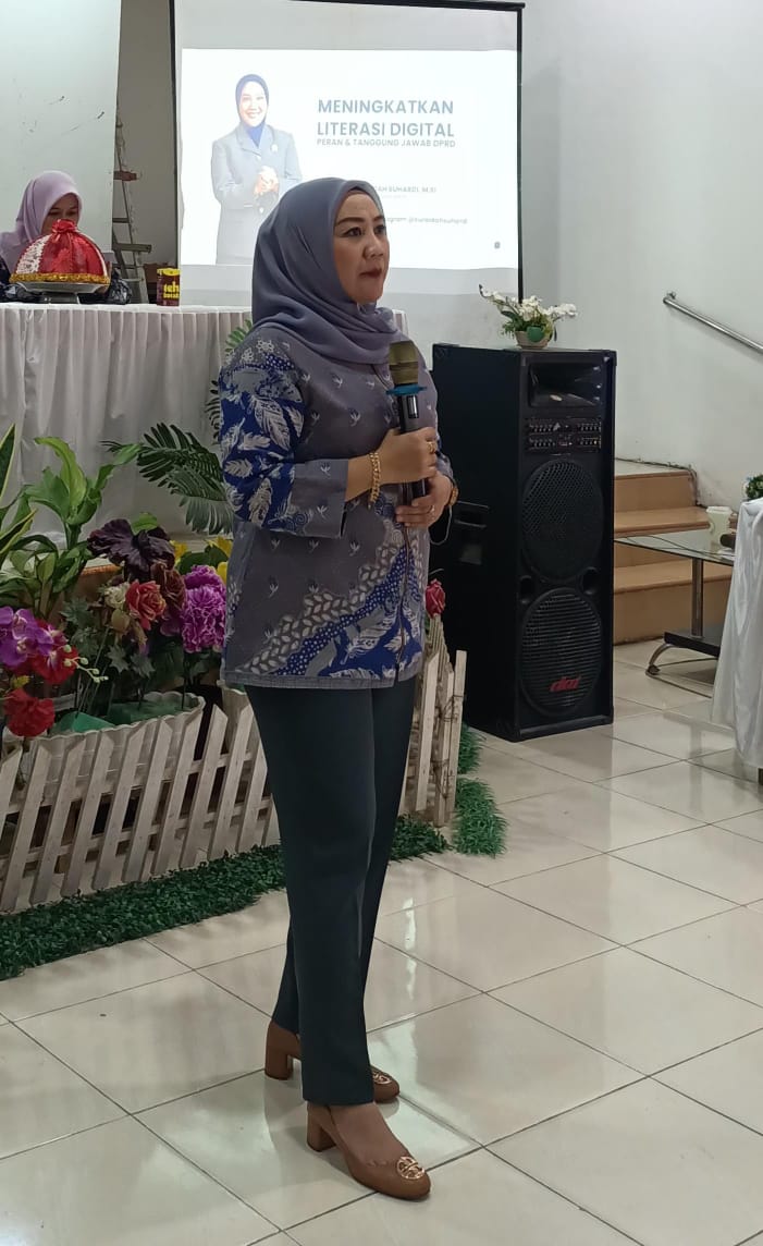 Wakil Ketua DPRD Sulbar Dr Sitti Suraidah Suhardi Menjadi Narasumber Di Kegiatan KIM Di Pasangkayu