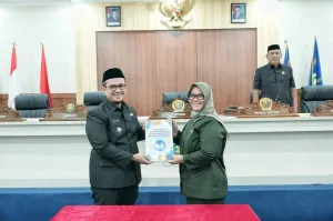 Ketua DPRD kabupaten Mamuju Tengah Hj. Nirmalasari Aras pimpin rapat Paripurna dalam agenda Penyerahan Laporan Keterangan Pertanggungjawaban Bupati Tahun 2024