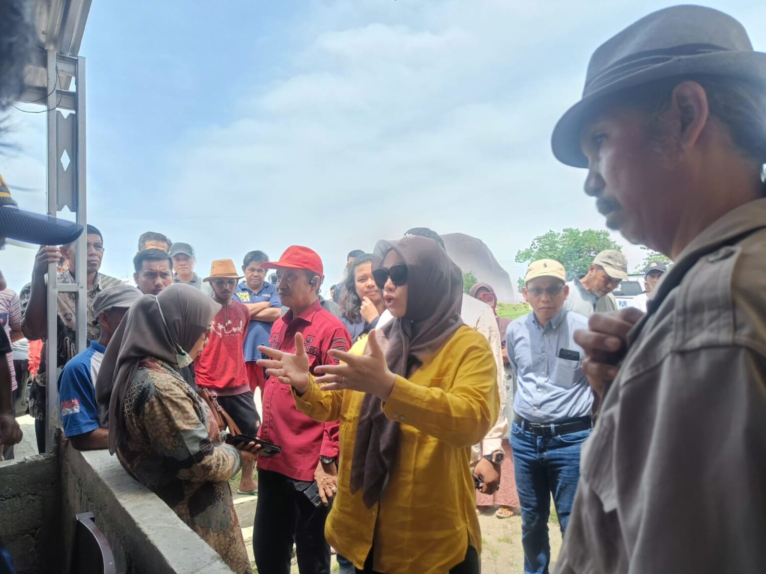 Ketua DPRD Sulbar Hj Amalia Aras Kunjungi Aktifitas Tambang Di Mateng