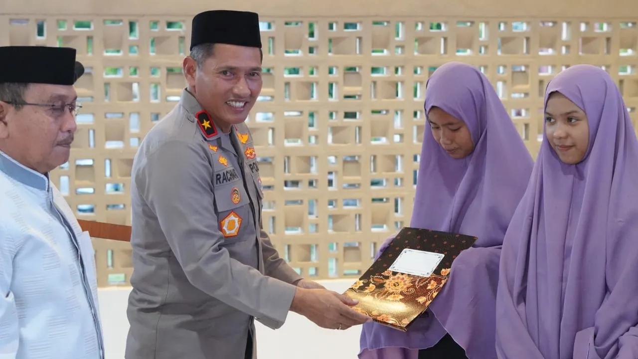 Safari Ramadan, Wakapolda Sulbar: Tebar Sentuhan Kasih untuk Anak Yatim di Pasangkayu