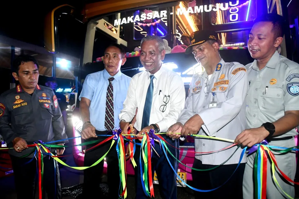 Lepas Angkutan Mudik Lebaran, Plh. Sekda Provinsi Harap Berikan Pelayanan Terbaik dan Jamin Keselamatan Penumpang
