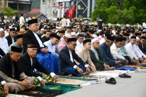 Salat Id di Anjungan Manakarra, Gubernur SDK Serukan Persatuan Umat Islam untuk Bangun Daerah