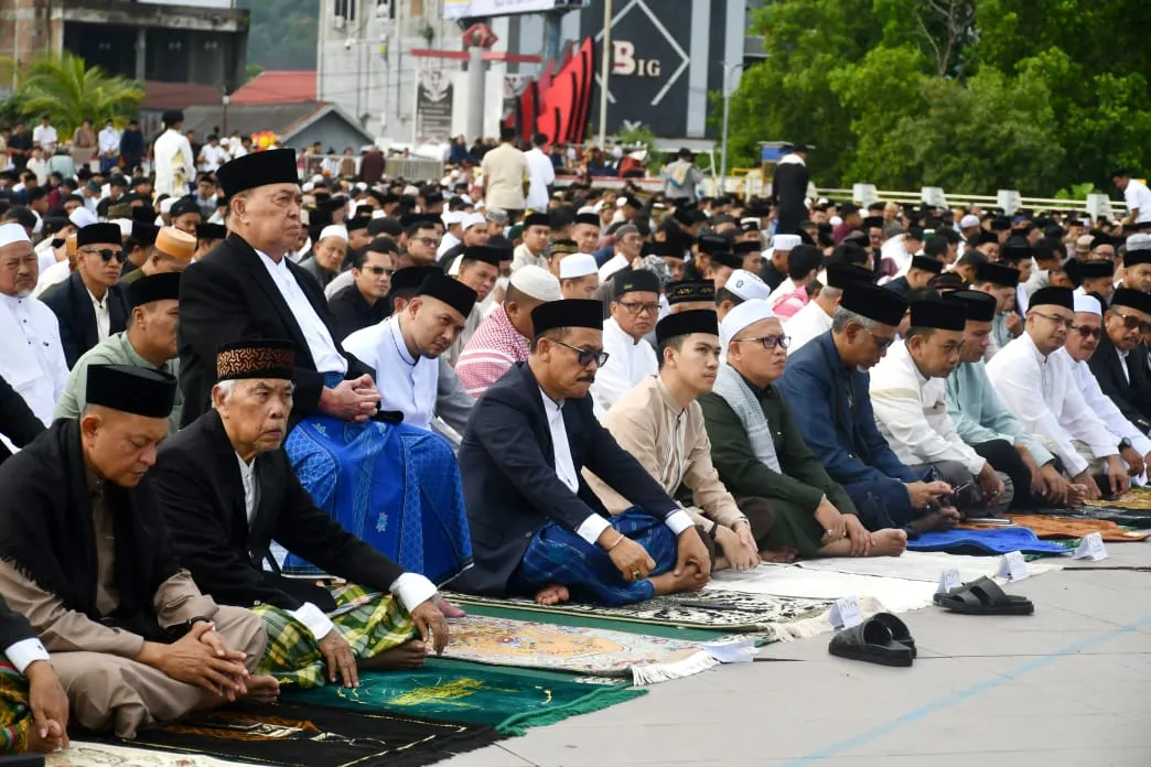 Salat Id di Anjungan Manakarra, Gubernur SDK Serukan Persatuan Umat Islam untuk Bangun Daerah