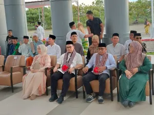 Masyarakat Sambut Hangat Bupati dan Wakil Bupati Mamuju Tengah Usai Retret di Akmil Magelang