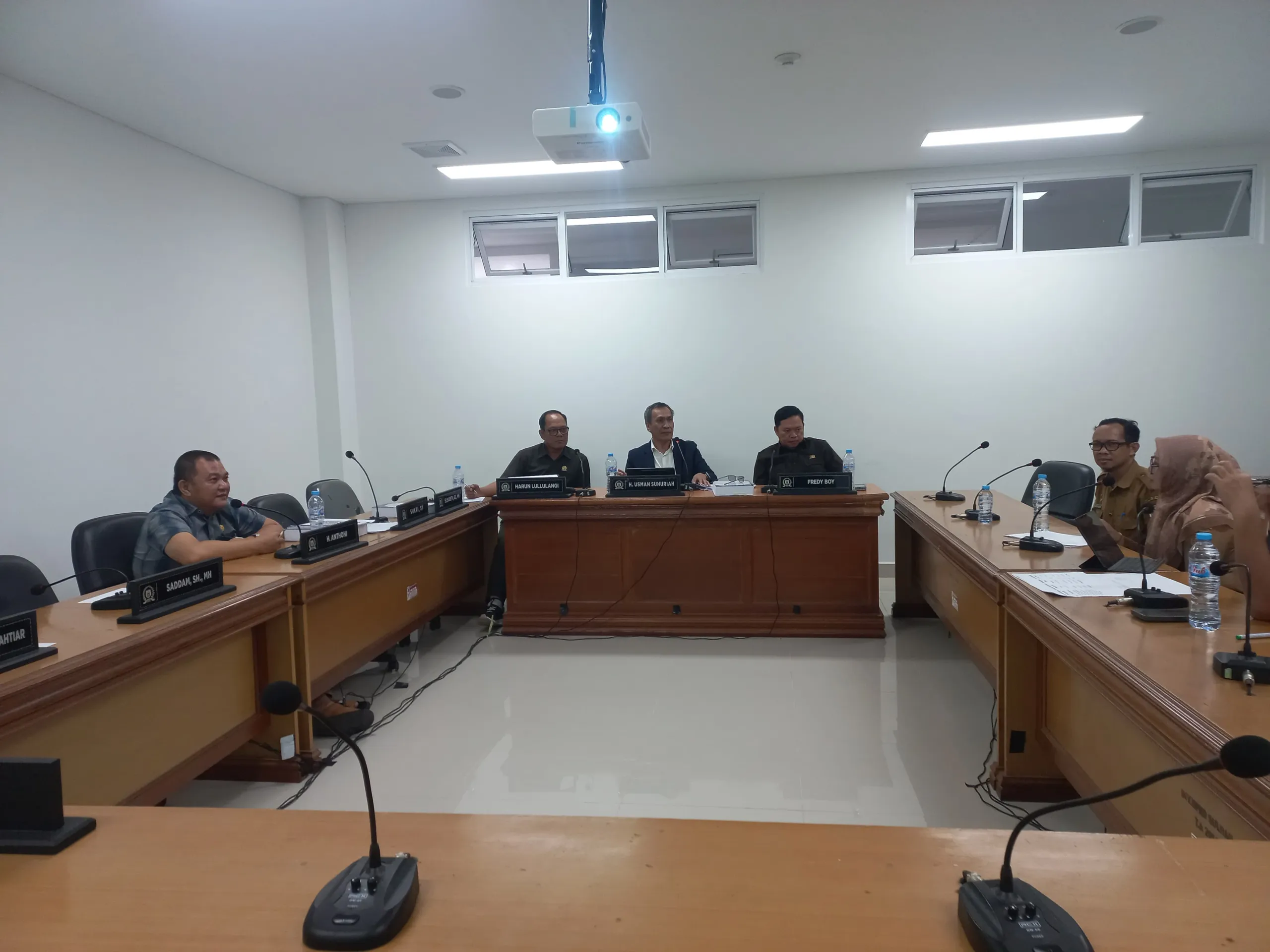 Komisi III DPRD Provinsi Sulawesi Barat Menggelar Rapat Kerja Dalam Rangka Pembahasan Laporan Keterangan Pertanggungjawaban (LKPJ) Gubernur Sulawesi Barat Tahun Anggaran 2025