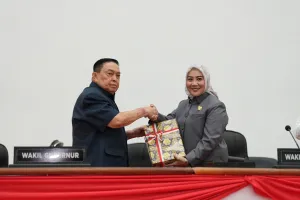 Wagub Sulbar Salim S Mengga Serahkan LKPJ 2024 ke DPRD