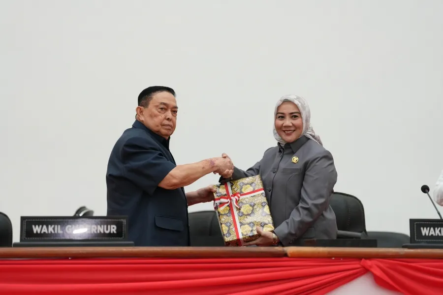 Wagub Sulbar Salim S Mengga Serahkan LKPJ 2024 ke DPRD