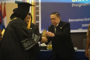 UT Majene Wisuda 490 Lulusan, Salim S. Mengga: Tantangan Nyata Ada di Masyarakat, Bukan di Kampus*