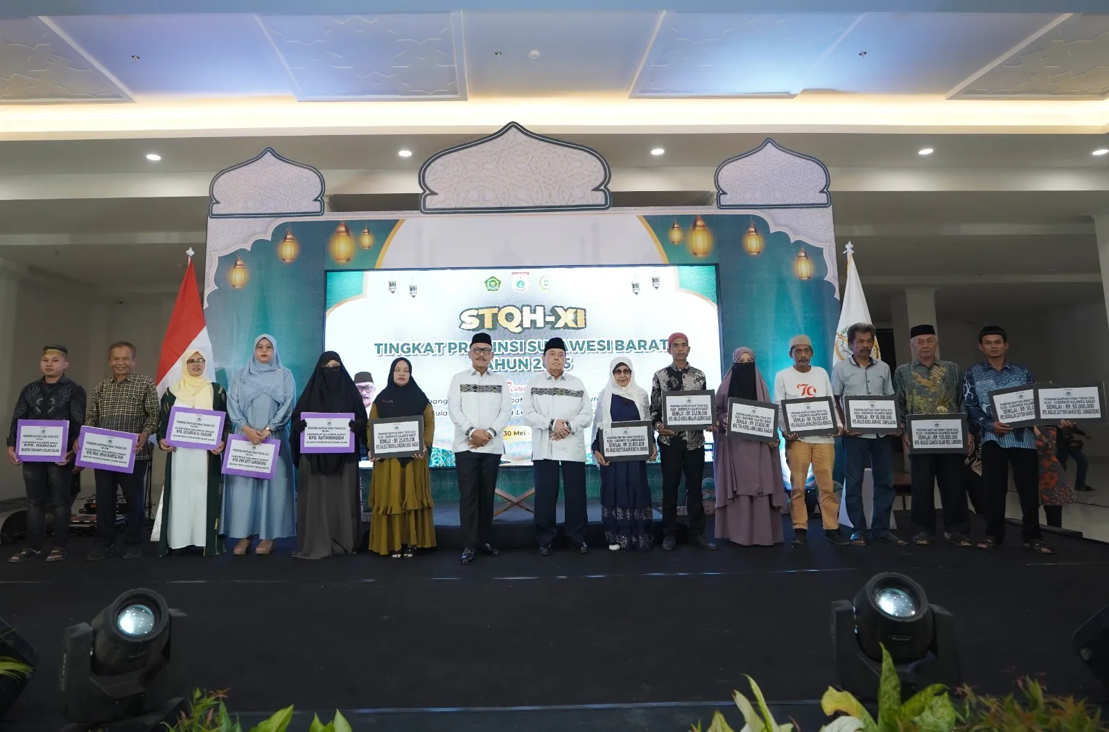 Gubernur SDK dan Wagub Salim Serahkan Bantuan Hibah dan Beasiswa di Pembukaan STQH XI Sulbar