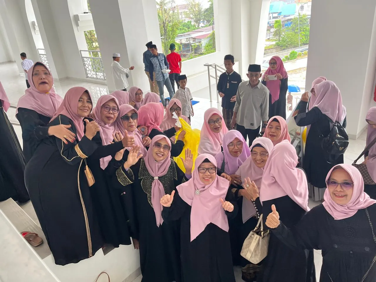Majelis Talim Masjid Raya Suada Mamuju menggelar kegiatan “Jumat Berkah”