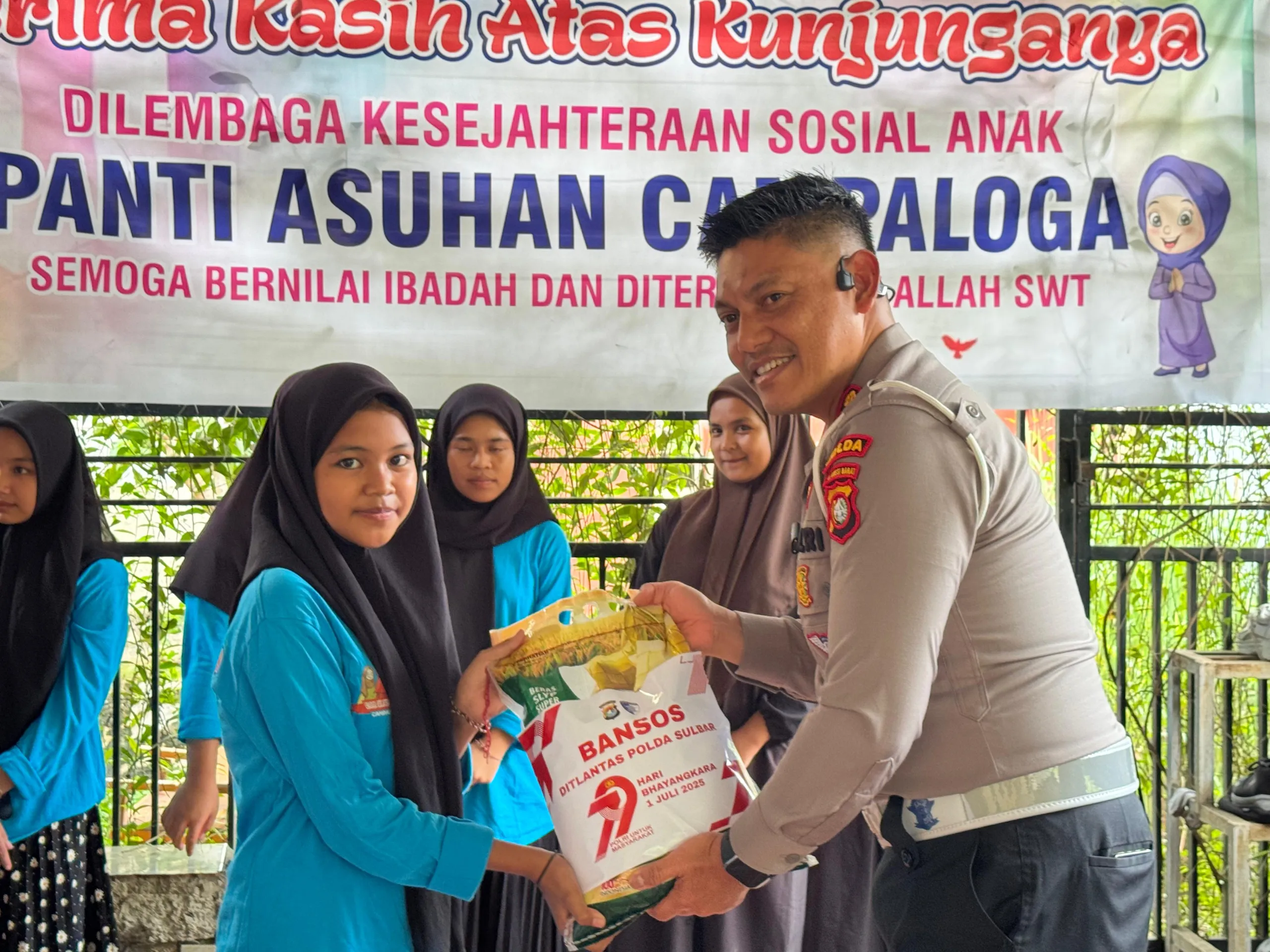 Semarak HUT Bhayangkara 79, Dirlantas Polda Sulbar Berbagi di Panti Asuhan Campaloga dan Kampanyekan Keselamatan Berkendara