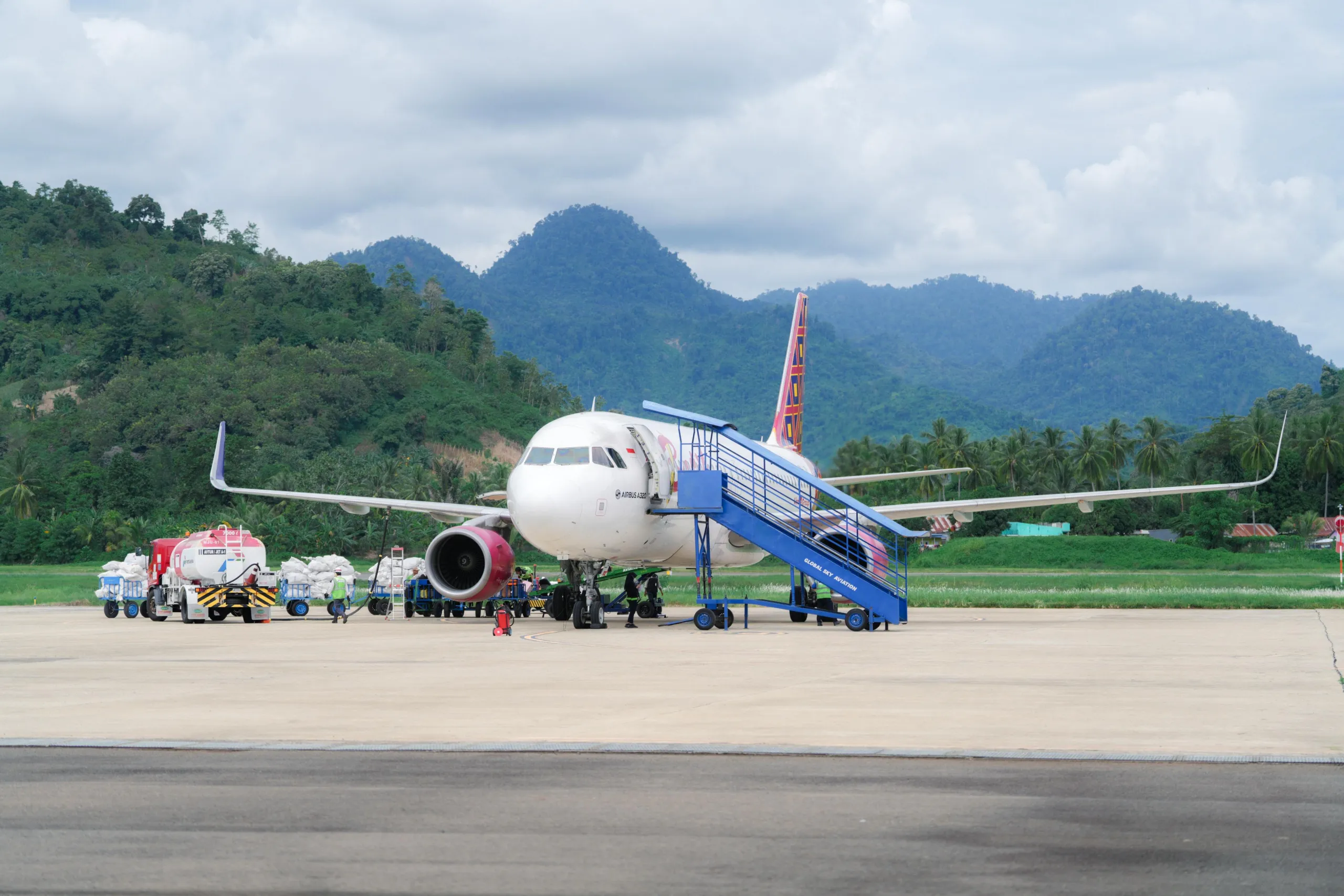 Dukungan Penuh Pemprov Sulbar, Secara Resmi Pesawat Batik Air Kembali Layani Rute Mamuju-Makassar di Bandara Tampa Padang