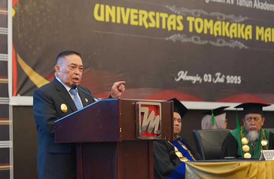 Hadiri Wisuda Universitas Tomakaka, Wagub Salim Ingatkan Bekal Ilmu Harus Dibarengi Integritas dan Belajar Tiada Henti