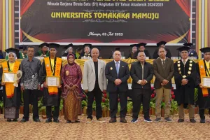Universitas Tomakaka Mamuju Menggelar Acara Rapat Senat Terbuka Luar Biasa Wisuda S1. Angkatan XV Tahun 2025