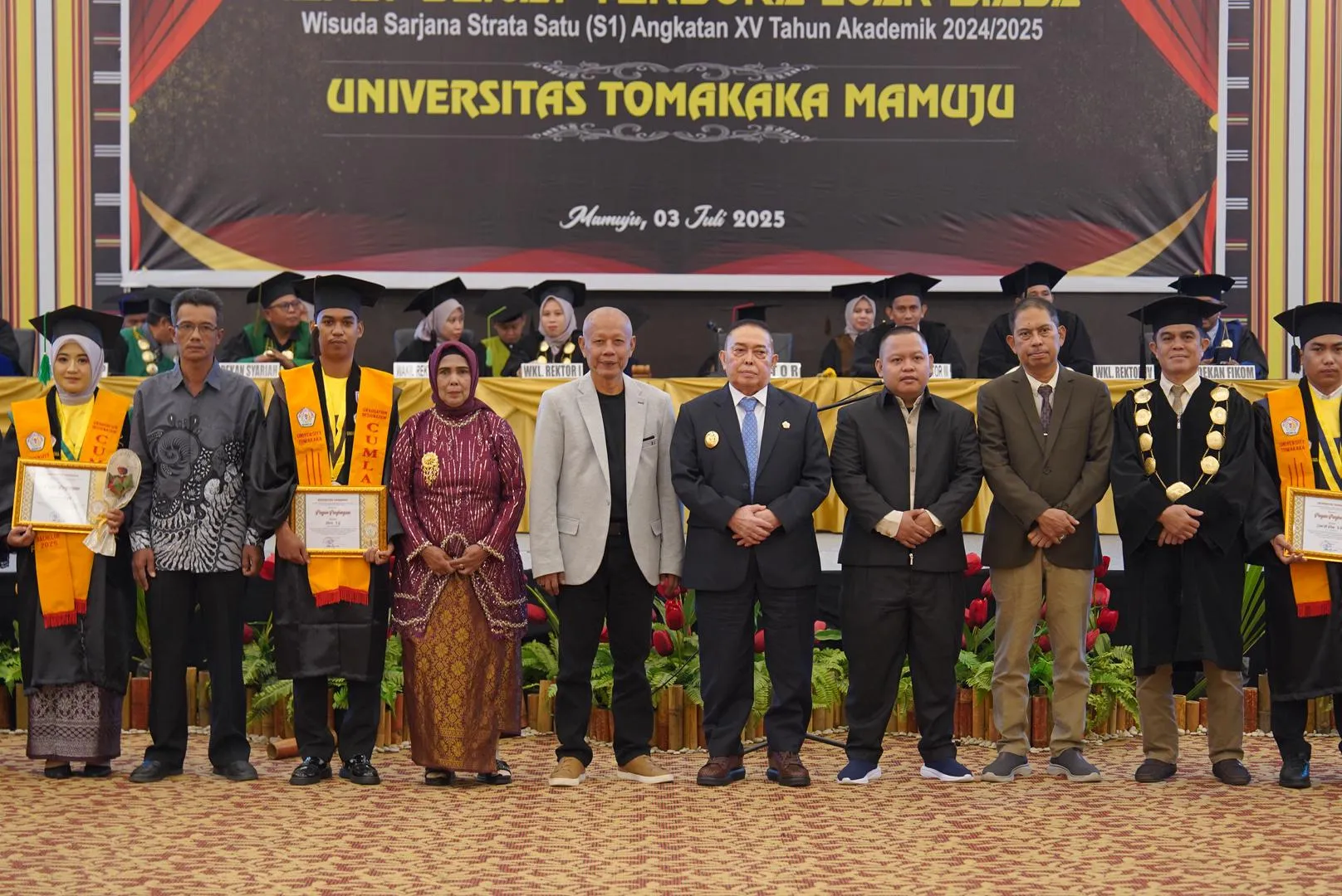 Universitas Tomakaka Mamuju Menggelar Acara Rapat Senat Terbuka Luar Biasa Wisuda S1. Angkatan XV Tahun 2025