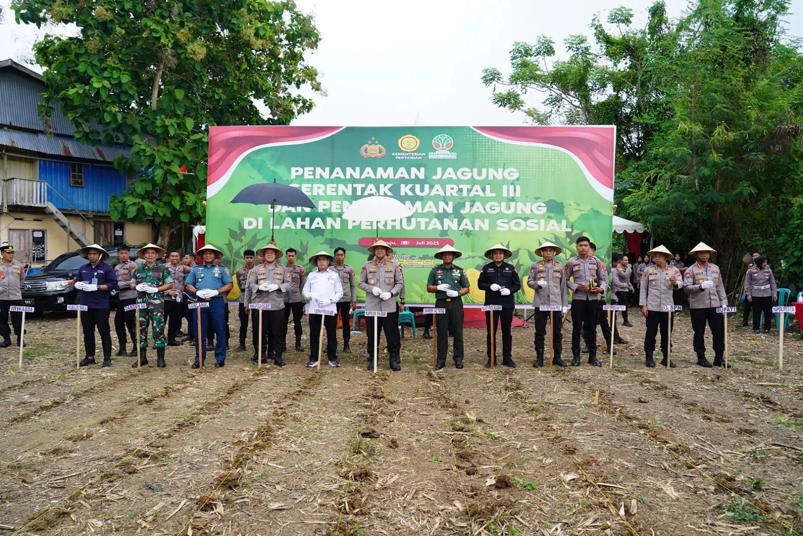Kapolda Sulbar Pimpin Penanaman Jagung Serentak, Perkuat Komitmen Swasembada Pangan 2025
