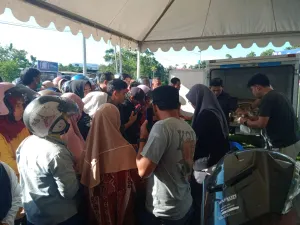 3,5 Ton Beras Habis Terjual dalam Pasar Murah Sulbar, Masyarakat Diimbau Tidak Menimbun*