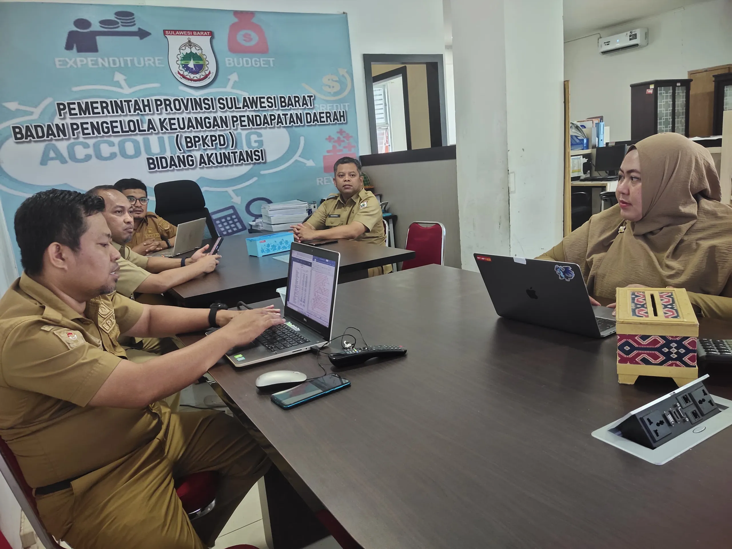 Pengawasan Teknis Pemerintah Provinsi: BPKPD Sulbar Evaluasi APBD Kabupaten se-Sulbar