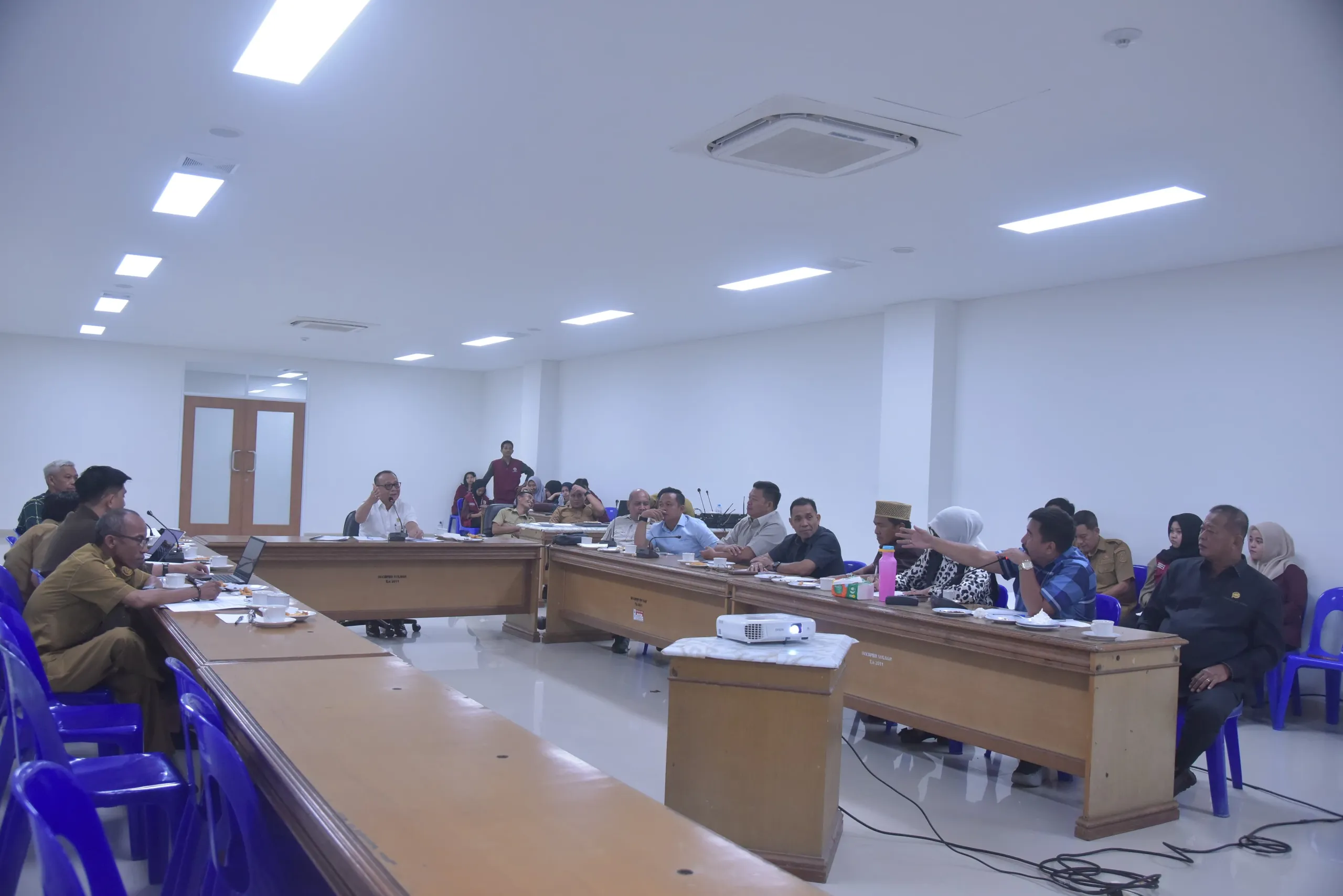 PANJA DPRD SULBAR BAHAS PERUBAHAN PERDA PERUSAHAAN UMUM DAERAH SEBUKU ENERGI MALAQBI