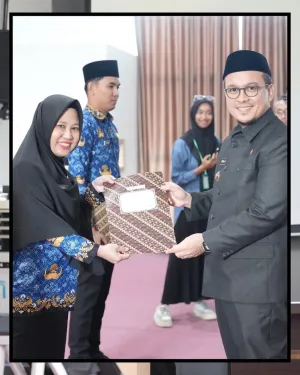Bupati Mamuju Tengah H.Arsal Aras T. Menyerahkan Surat Keputusan (SK) Pegawai Pemerintah dengan Perjanjian Kerja (P3K)