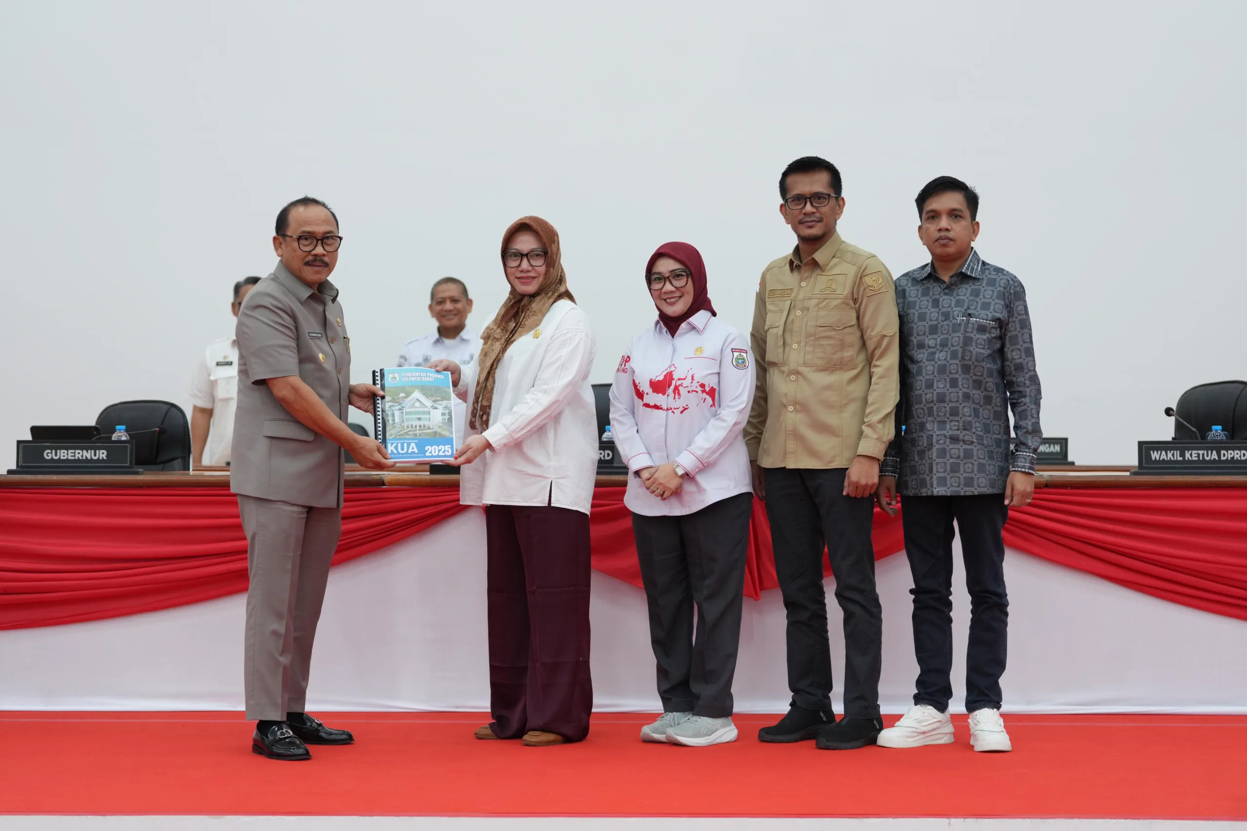 Pemprov Sulbar Serahkan KUA-PPAS APBD 2025 ke DPRD Sulbar