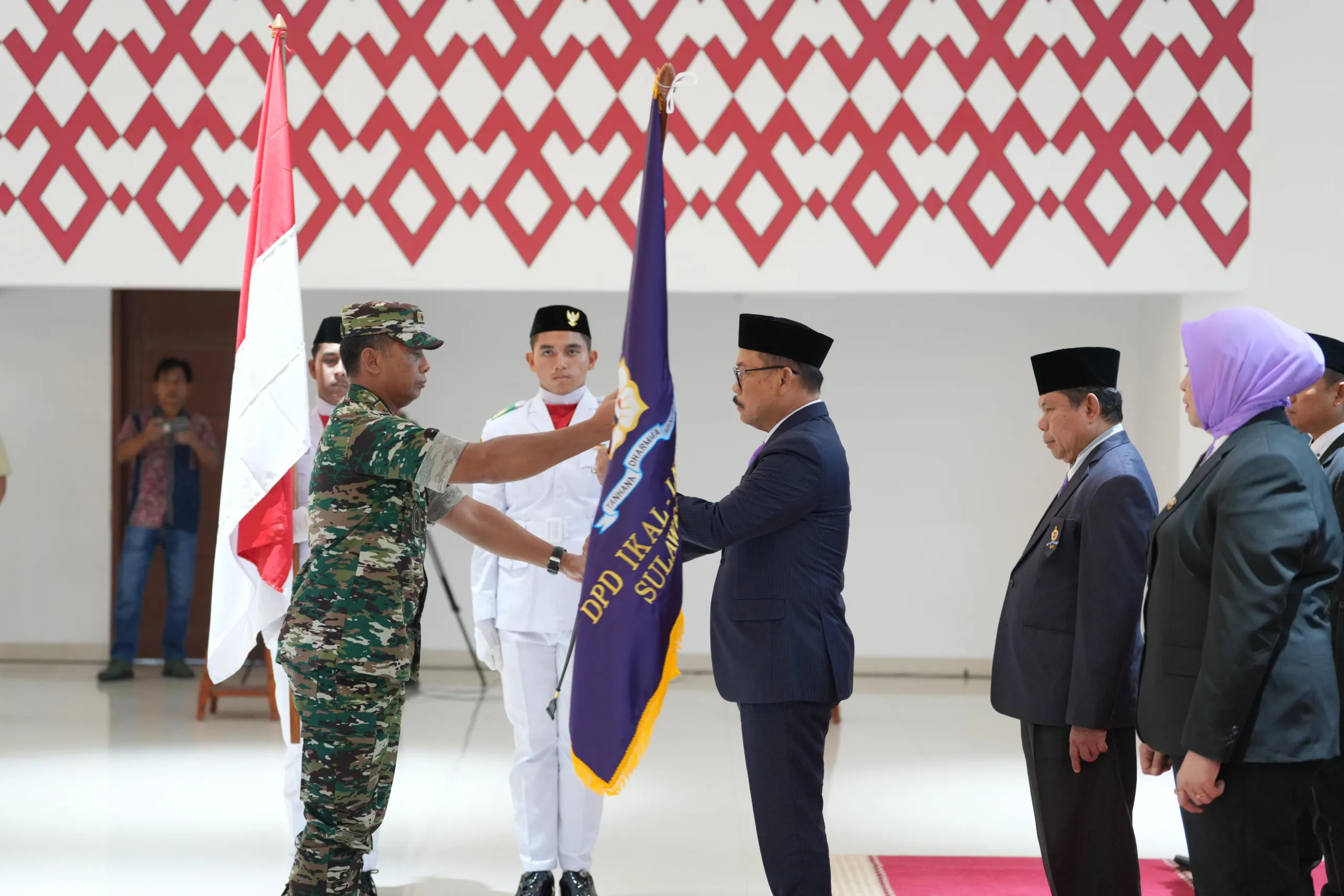 Agum Gumelar Lantik Suhardi Duka Jadi Ketua DPD Ikatan Keluarga Alumni Lemhannas Sulbar