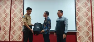 Pemprov Sulbar Berikan Bantuan Seragam Sekolah untuk Siswa Kurang Mampu, Dorong Kualitas Pendidikan