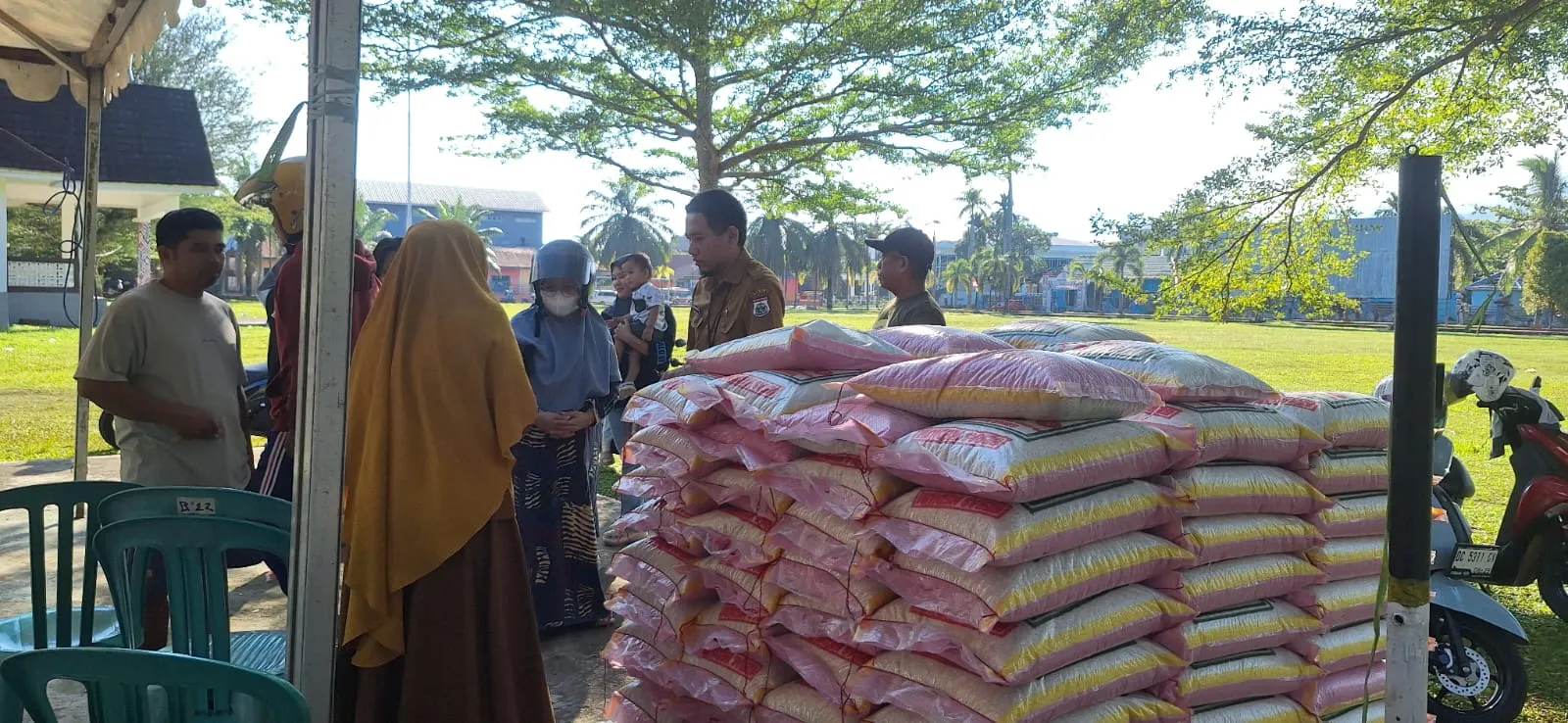 Hari Kedua Pasar Murah Pemprov Sulbar di Lapangan Ahmad Kirang Mamuju, 4 Ton Beras Terjual Habis