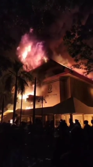 Tiga Orang Dilaporkan Meninggal Dunia Akibat Aksi Unjuk Rasa Di Gedung DPRD Kota Makassar