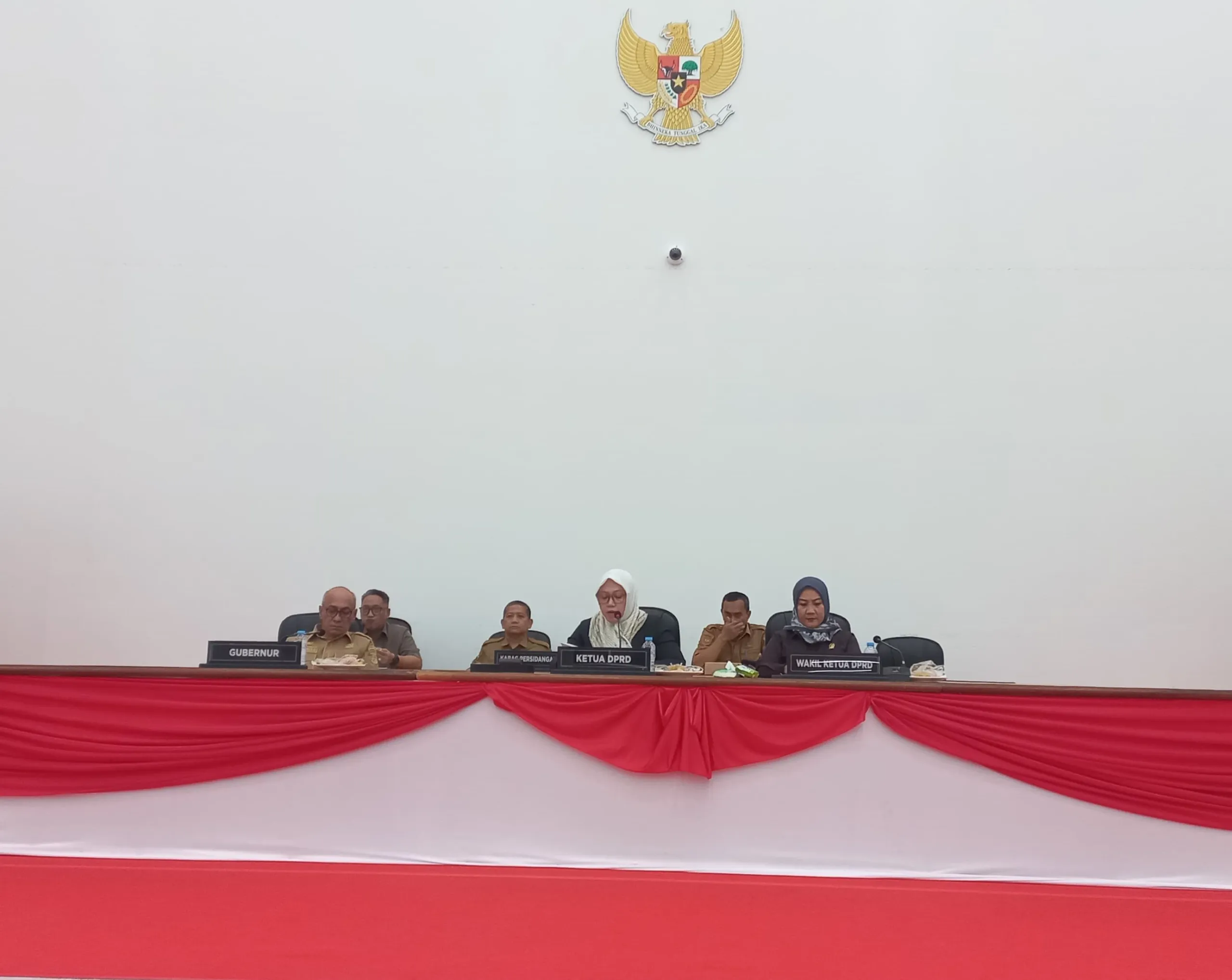 DPRDSulbar Gelar Rapat Paripurna Penyampaian Pemandangan Umum Fraksi Terhadap Ranperda Perubahan APBD 2025