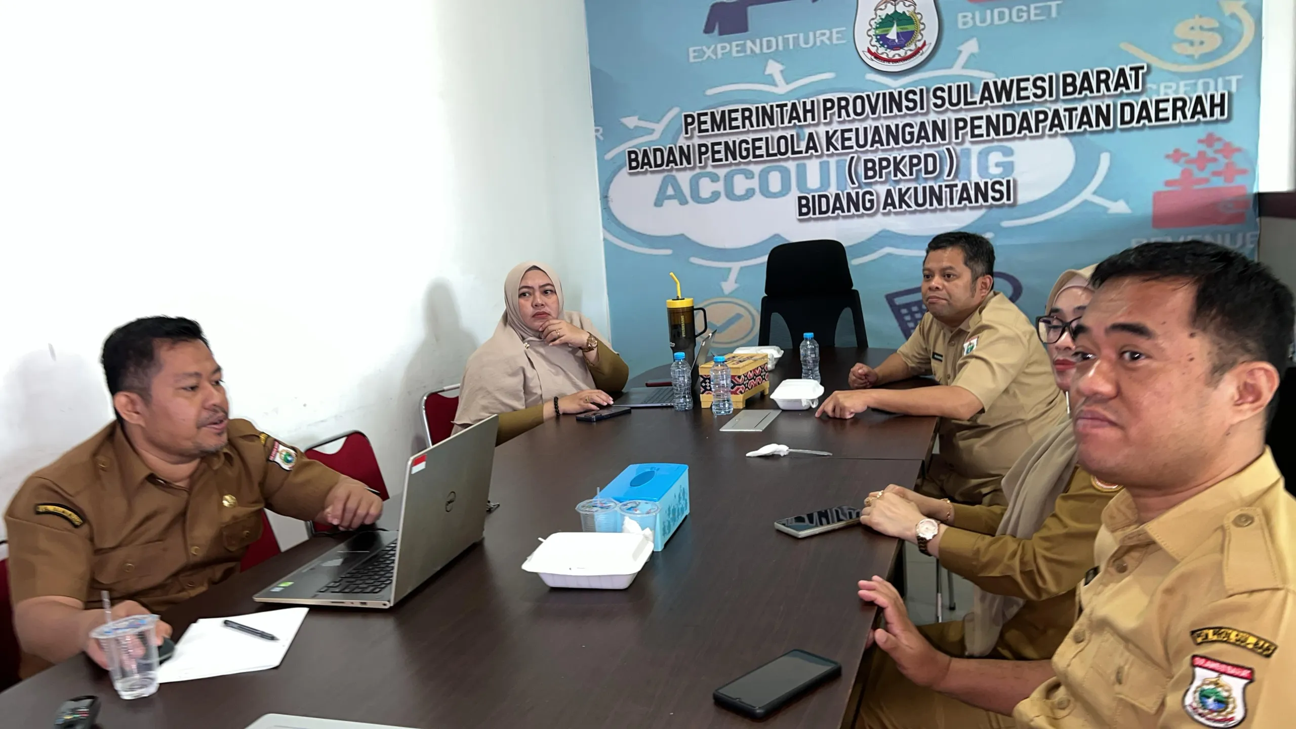 Dorong Akurasi dan Kepatuhan, BPKPD Sulbar Tuntaskan Evaluasi Ranperda Pertanggungjawaban APBD 2024 Mamuju