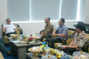 Plt Pemkesra Dampingi Gubernur Sulbar Terima Audiensi Komite DOB Balanipa