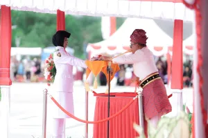 Gubernur Suhardi Duka Pimpin Upacara HUT RI ke-80, Pantai Manakarra Jadi Saksi Momen Bersejarah
