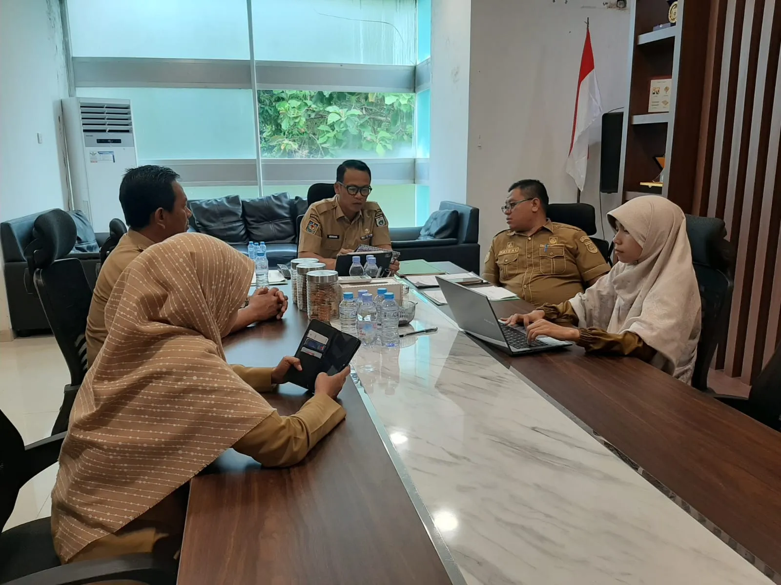 Karo Pemkesra Sulbar Pimpin Rapat Penyaluran Program Beasiswa Pemprov