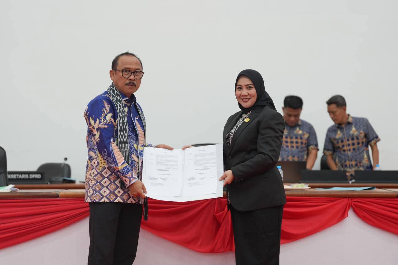 DPRD Serahkan SK, RPJMD Sulbar 2025–2029 Resmi Disempurnakan, Gubernur SDK: Menjawab Tantangan Pembangunan Daerah