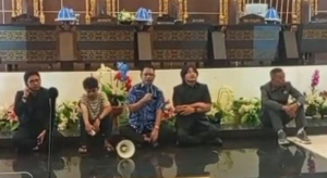 Sebagai Bentuk Solidaritas, Mahasiswa Mamuju Gelar Aksi Di Gedung DPRD Mamuju