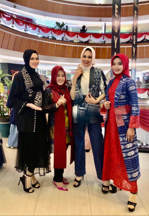Pariwisata Sulbar Tampilkan Tenun Tradisional di Fashion Show FESyar KTI di Kalbar, Bau Akram Dai : Maksimalkan Promosi Wastra Khas Sulbar