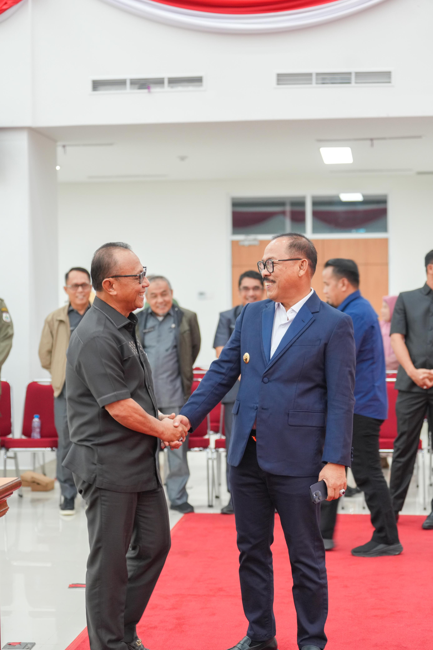 DPRD Sulbar Setujui Dua Ranperda, Gubernur Suhardi Duka Ungkap Tekanan Fiskal Daerah