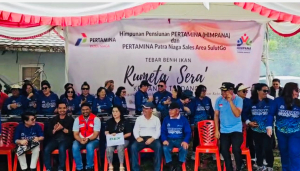 Pertamina Patra Niaga Sulawesi dan HIMPANA Manado Bersama Lestarikan Danau Tondano Lewat Tabur Benih Ikan