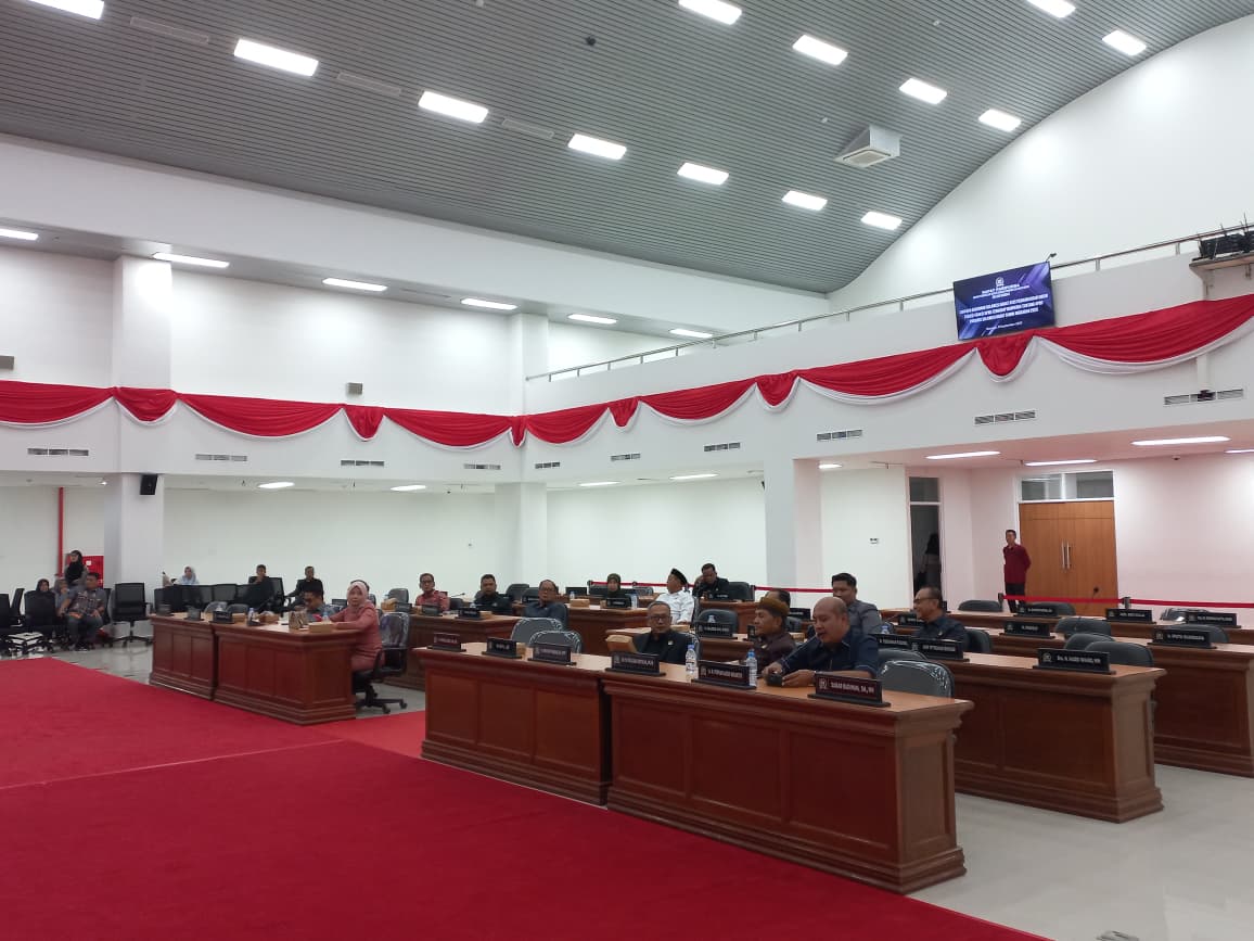 Pimpinan DPRD Sulbar dan Eksekutif Bahas Respons Gubernur atas RAPBD 2026