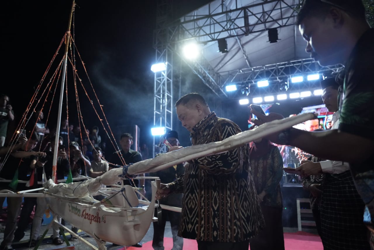 Festival Sandeq Teluk Mandar Resmi Dibuka, Wagub Sulbar: Sandeq Bukan Sekadar Perahu, Tapi Kebanggaan Kita