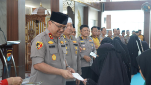 Kapolda Sulbar Ajak Anak Yatim dan Jamaah Panjatkan Doa untuk Kemaslahatan Negeri