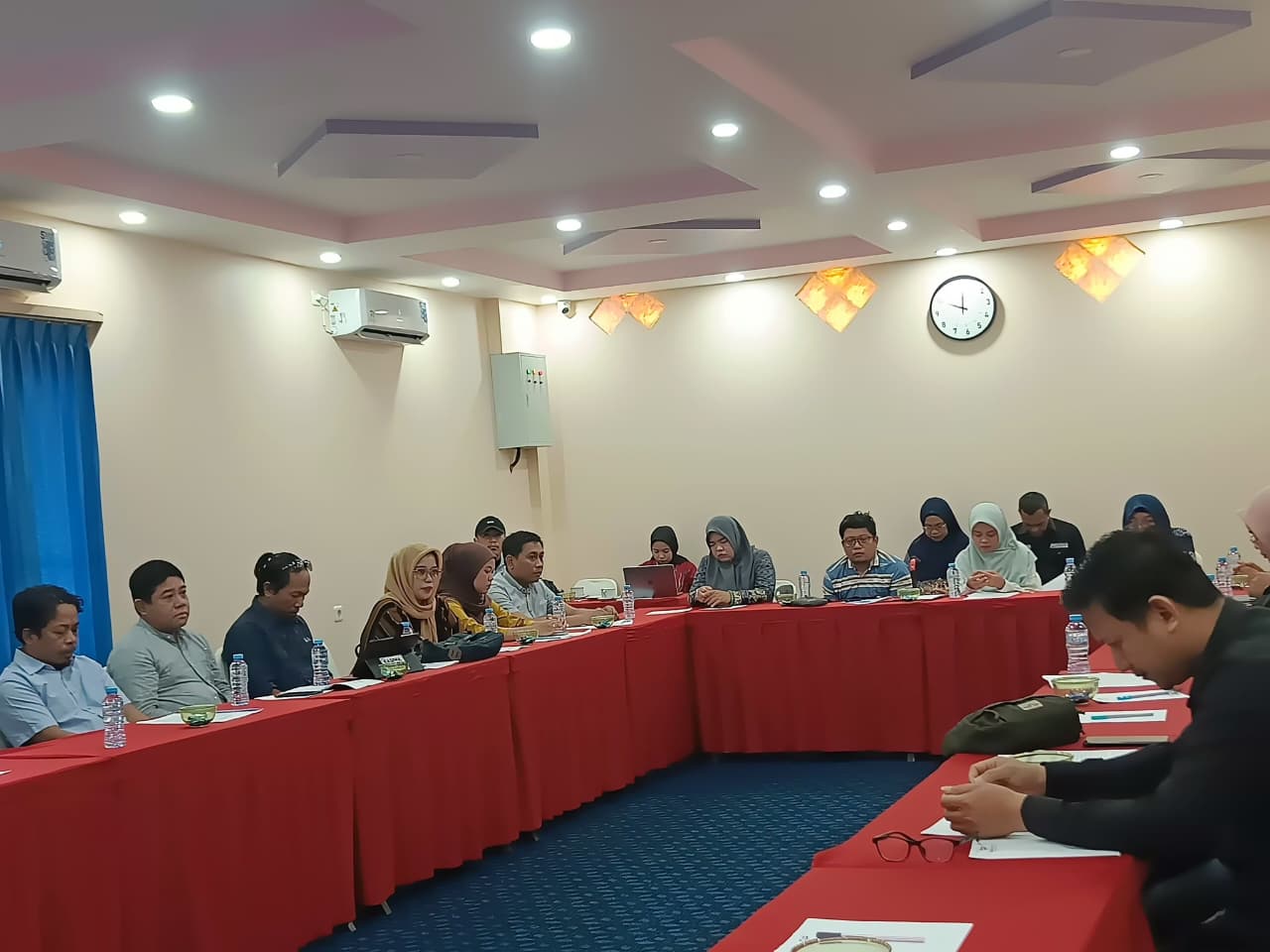 Sekretariat DPRD Sulbar Kolaborasi LPPM Unhas Gelar FGD Penyusunan Naskah Akademik Kesejahteraan Sosial