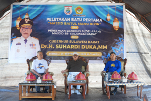 Gubernur Sulbar Letakkan Batu Pertama Masjid Baithul Mansruhin, Resmikan 8 Masjid Lainnya