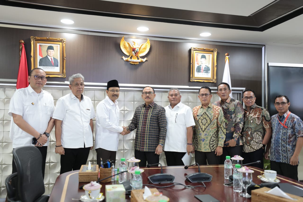 SDK dan Mensos Gus Ipul Bahas Strategi Tuntaskan Kemiskinan Ekstrem di Sulbar