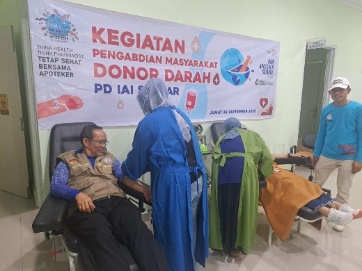 Dinkes Sulbar dan IAI Gelar Donor Darah Peringati World Pharmacists Day 2025