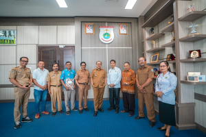 Plt Karo Pemkesra Sulbar Dampingi Gubernur Terima Audiensi LPPD