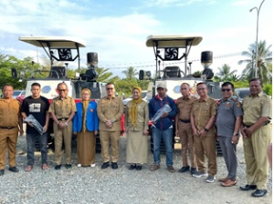 PEMERINTAH KABUPATEN MAMUJU TENGAH SERAHKAN BANTUAN ALAT BERAT UNTUK PERSAWAHAN