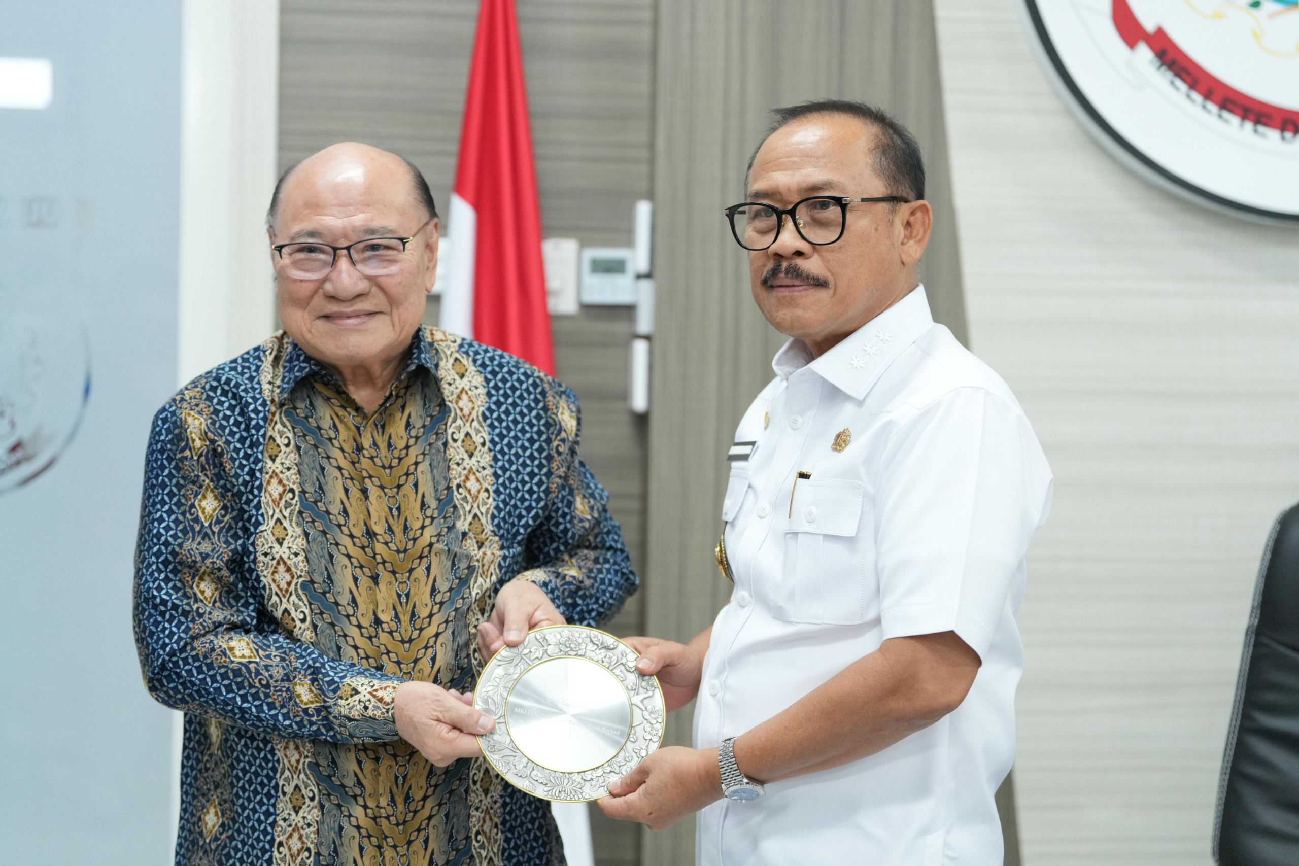 Dorong Hilirisasi Industri Kelapa Dalam, Pemprov Sulbar Gandeng Investor MKH Oil Palm East Kalimantan